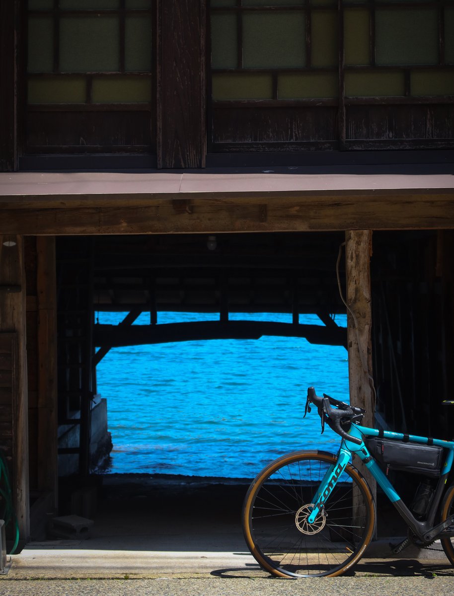 saionji_kuck's tweet photo. 自転車と写真
最近カットがマンネリ化しちゃってきたので、よかったら自転車と写真が好きなみんなの一枚見せてもらえませんか？

人物無しで、なんかこう良い感じで背景と自転車両方バランス取れた写真が見たいです
アングル・画角・色合い参考にさせてください！
例えばこんなんとか、、、 https://t.co/rAAcqKzx8j