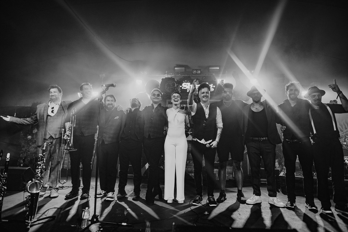 We have just 12 hours left to get as many iTunes or Amazon album purchases...

This is the last chance for us, please go grab an album for the price of a pint in London and help us achieve a major life goal of charting

Photo cred: Nathan Roach

Link here- lnk.to/villaindutty