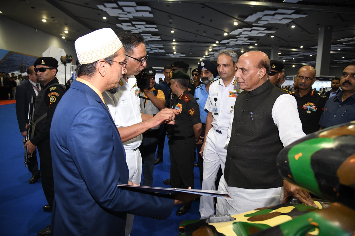 SIDMIndia's tweet photo. Hon'ble Raksha mantri Shri Rajnath Singh Ji interacted with various exhibitors at Swavlamban.
#SIDM #IndianNavy https://t.co/GyU7LZBmaV