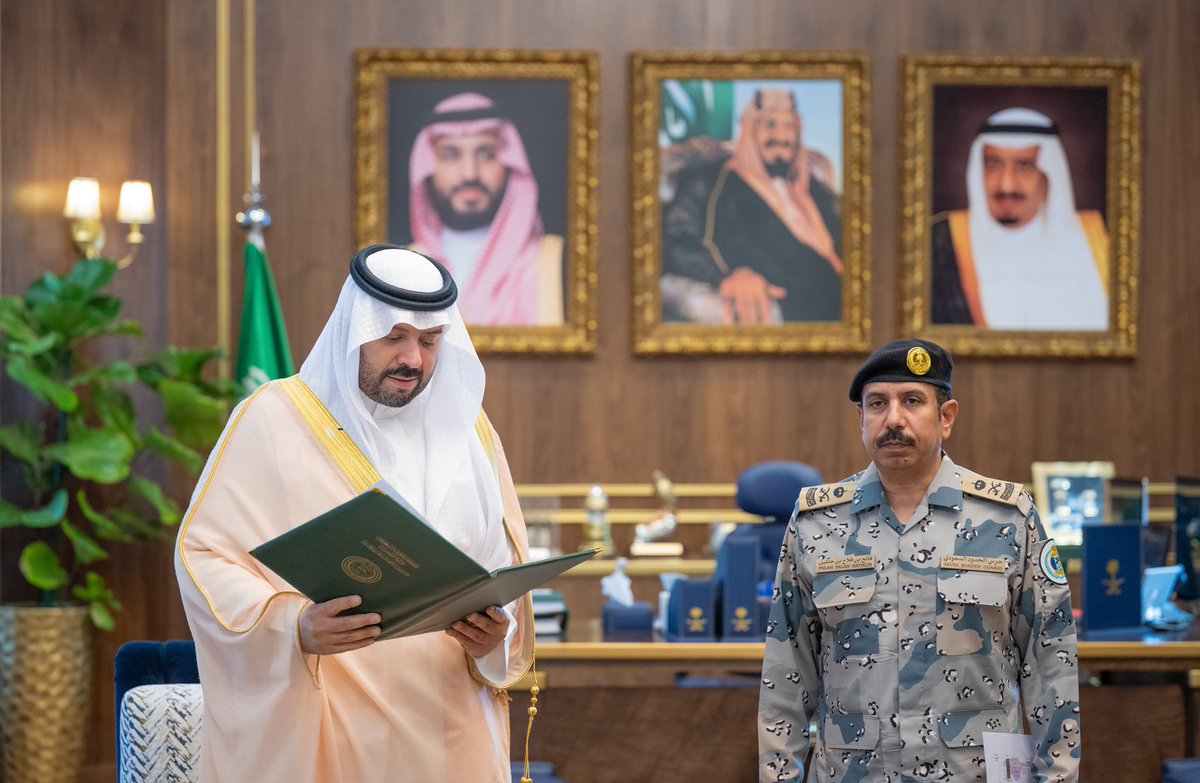 سمو #أمير_الحدود_الشمالية يتسلّم تقريرًا عن أعمال حرس الحدود بالمنطقة . 

spa.gov.sa/2983039ae3c