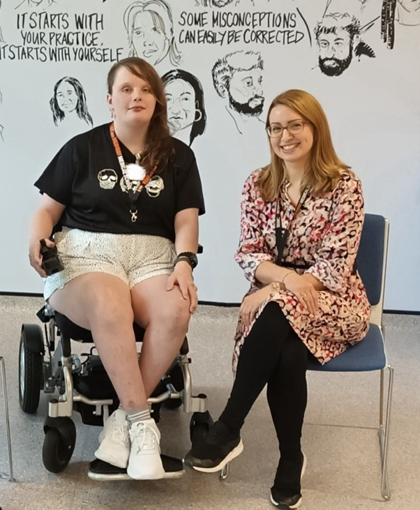 KMMSmedschool's tweet photo. We were delighted to have Hannah, one of our volunteer Patient Educators, join us this week to share her powerful experiences with our Year 1 students. Thank you Hannah!

You can find out more about the Patient Engagement Programme on our website: https://t.co/WnHNN1QlGL https://t.co/oPgLHgkvL8