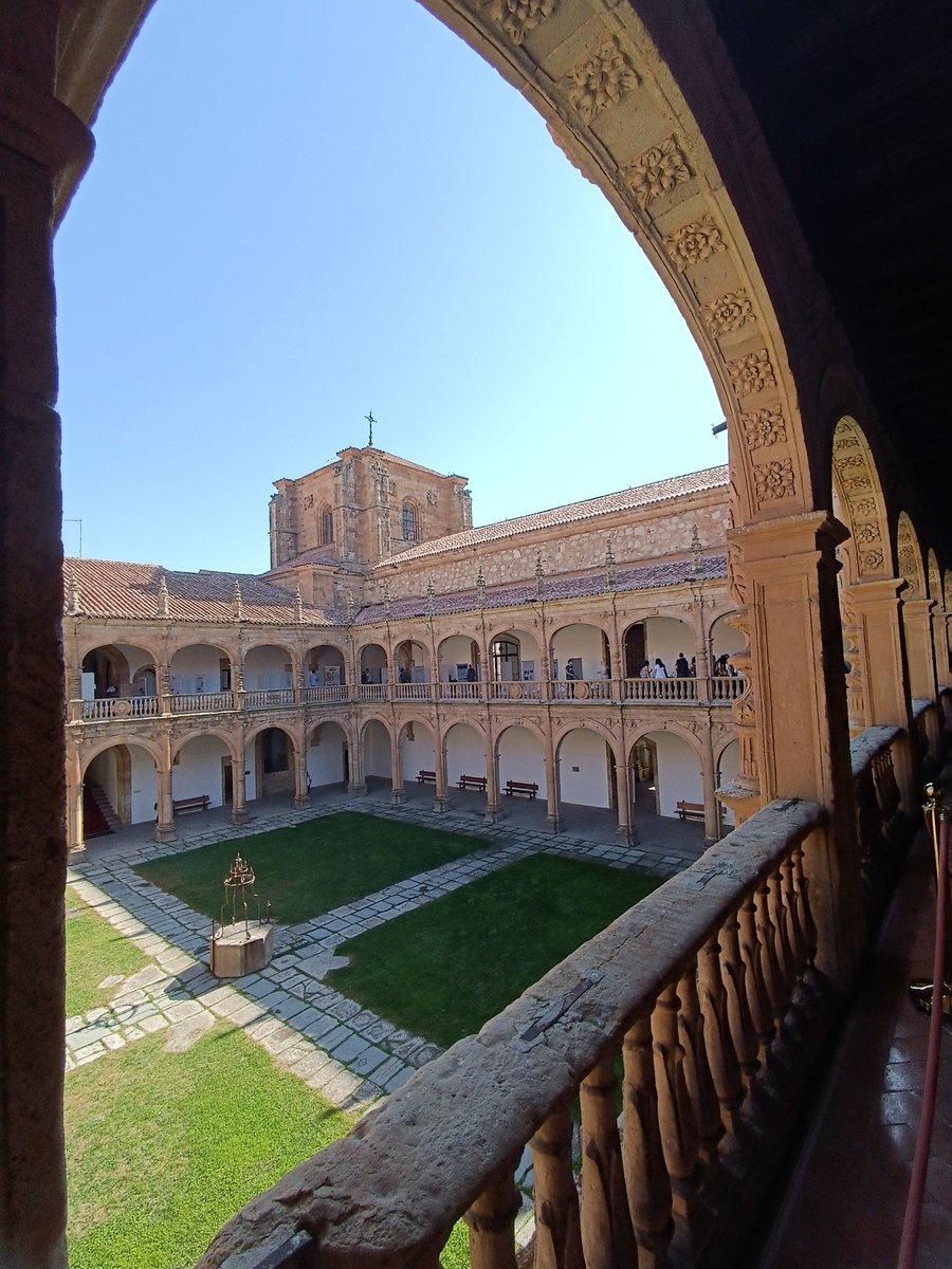 Salamanca, Colegio Arzobispo Fonseca, lugar de celebración de las III Jornadas de Jóvenes Investigadores. Divulgar la ciencia con esta vista es un placer visual que inspira. @INNOVASalamanca @FJIprecarios