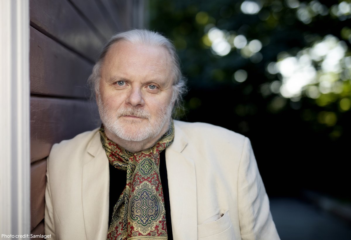 This year’s literature laureate Jon Fosse writes novels heavily pared down to a style that has come to be known as ‘Fosse minimalism’.

This can be seen in his second novel ‘Stengd gitar’ (1985), when Fosse presents us with a harrowing variation on one of his major themes, the