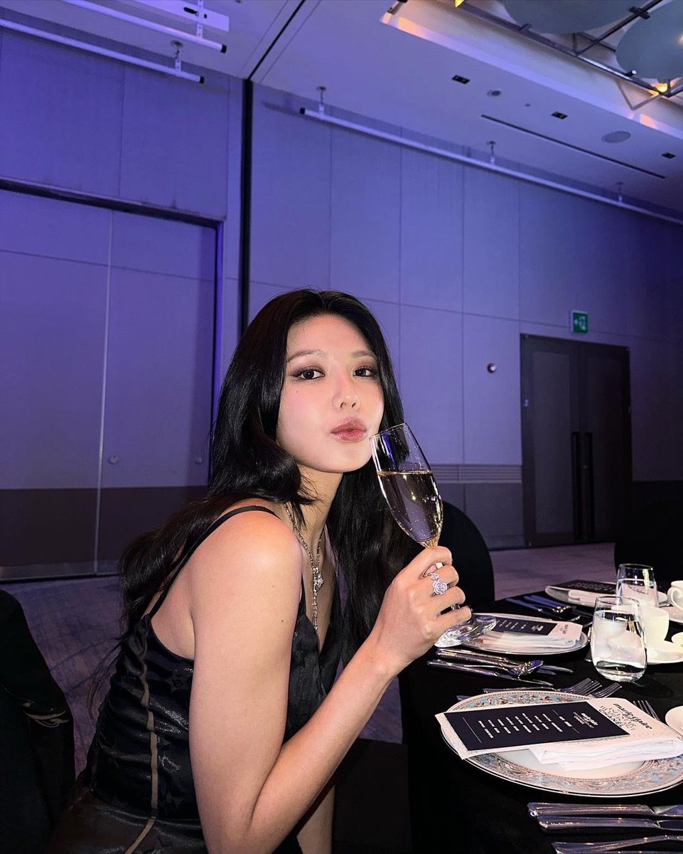 sycstagram's tweet photo. [INSTAGRAM POST] sooyoungchoi:

2023도 함께✨ 
@/marieclairekorea 
@/chaneloffcial
#마리끌레르아시아스타어워즈

#SOOYOUNG #소녀시대수영 #최수영 #수영 #soostagram https://t.co/T56diI7PYU