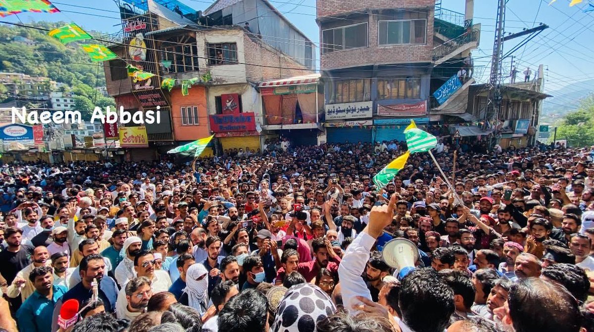 مظفرآباد جاگے گا تو پورا کشمیر جاگے گا۔
ایکشن کمیٹی کی کال پر مظفرآباد کے عزیز چوک میں لوگ اپنا حق مانگتے ہوئے۔
#RightsMovementAJK