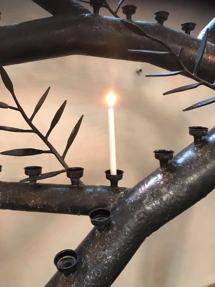 Dagens #bibelord från <a href="/svenskakyrkan/">Svenska kyrkan</a> påminner om att ord måste följas av handling, god vilja av bön och förtvivlan av hoppfullhet: "Mina barn, låt oss inte älska med tomma ord utan med handling och sanning."
1 Joh 3:18