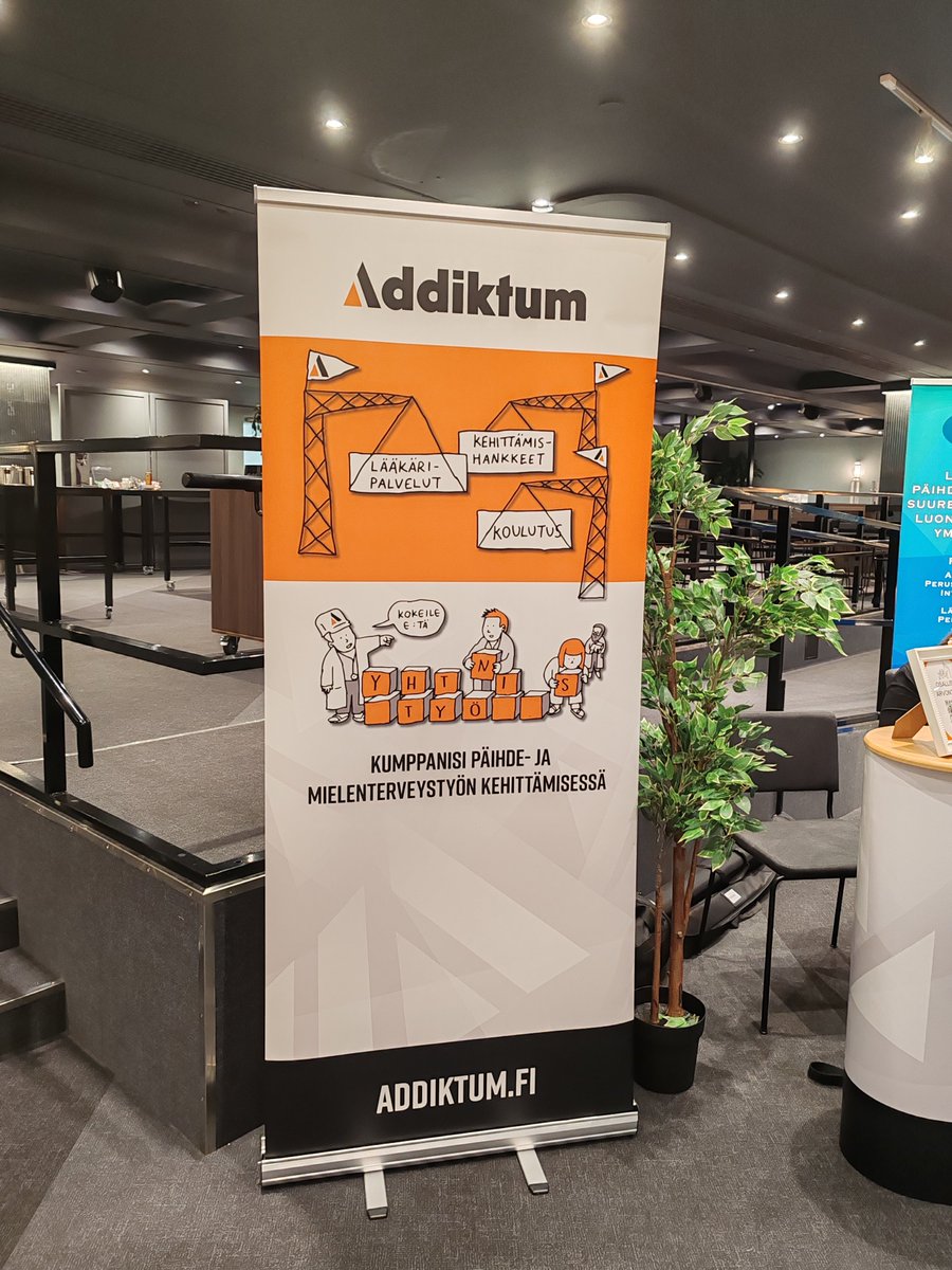 TinttuS's tweet photo. Päihdehoitotyön odotettu koulutus vihdoin käynnissä. Meitähän on paikalla oikein mukavasti. 🙌 @addiktum #päihteetjahoitotyö #päihdehoitotyö https://t.co/BMKkIoFspw