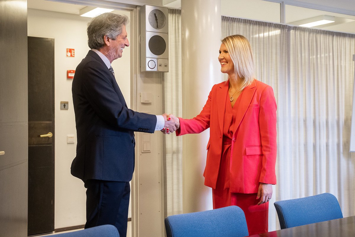 millenniumprize's tweet photo. Martin Green, winner of the 2022 #MillenniumTechnologyPrize, met with the Finnish Minister of Science and Culture, @SariMultala yesterday. They had an insightful discussion about the importance of creating and funding high-level scientific research. #innovationsforabetterlife https://t.co/n1TATy0TP6