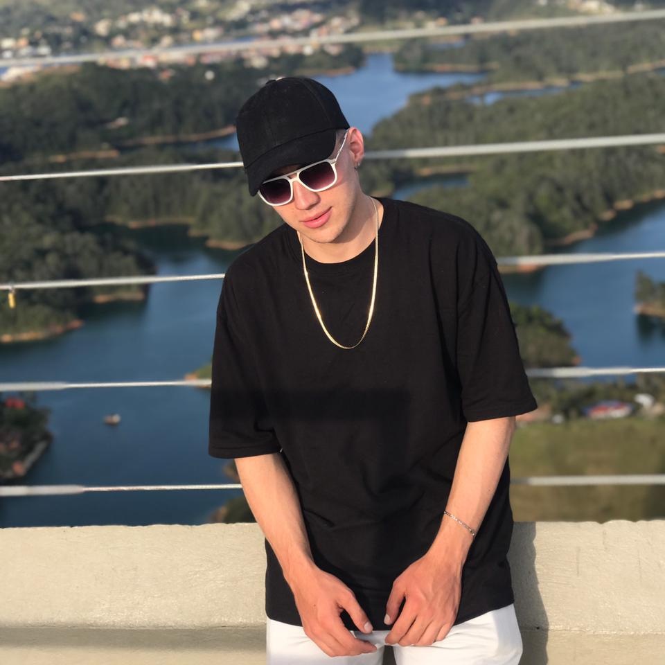 sebas_jara7's tweet photo. #NuevaFotoDePerfil https://t.co/z9CLqCs5UN
