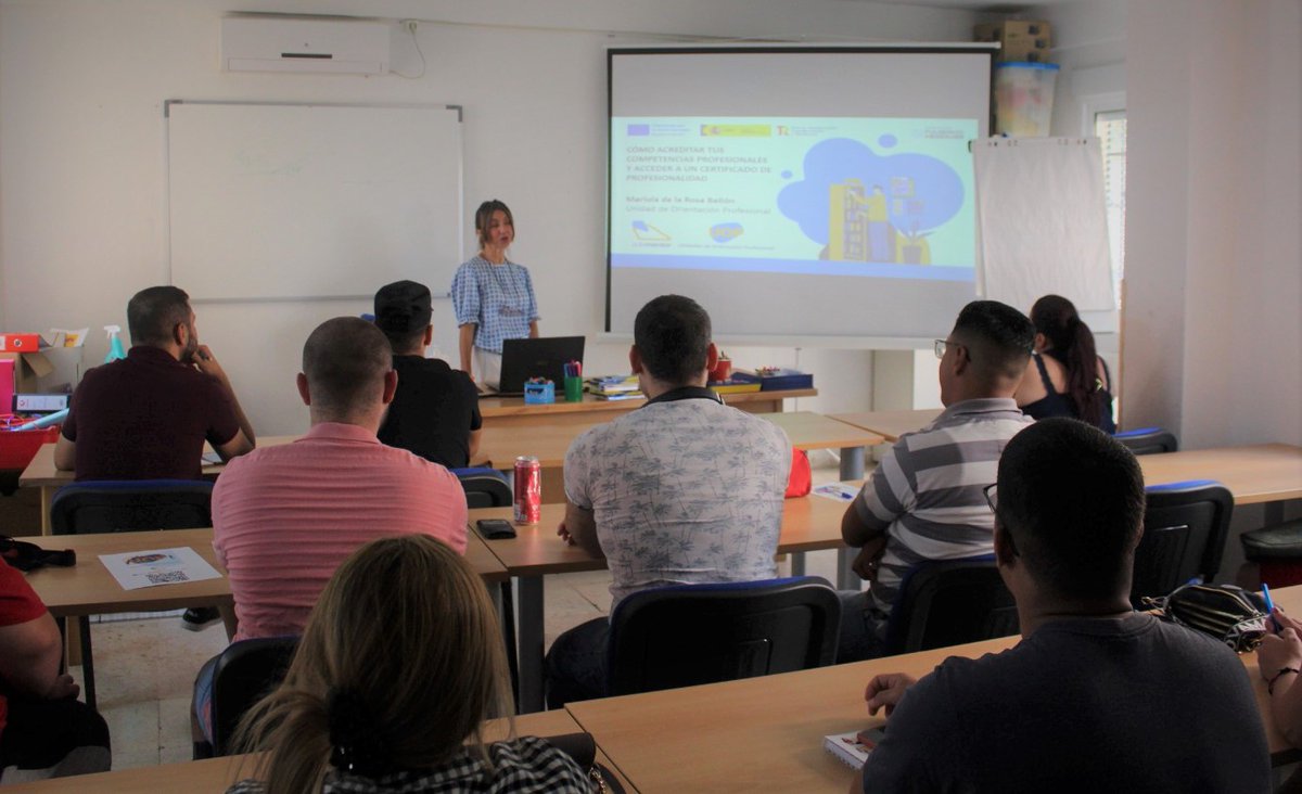 Cáritas acogió una sesión formativa a cargo de Mariola de la Rosa, de la <a href="/fundfmeseguer/">Fundación Fulgencio Meseguer</a> , sobre el procedimiento de acreditación de competencias profesionales (ACREDITA). Participaron personas acompañadas desde el Programa de Empleo, que cuenta con apoyo del #fondossocialeuropeo.