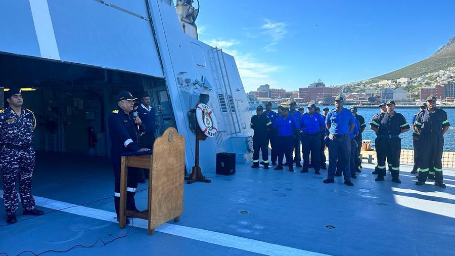 india_narrative's tweet photo. A team from Headquarters Sea Training (HQST) of #IndianNavy commenced Joint Operational Sea Checks & Safety Audit of #SouthAfricanNavy Frigate at Simon's Town South Africa in collaboration with SAN: @indiannavy
#INDefence #BridgesofFriendship @hci_pretoria https://t.co/QgVZxlp32V