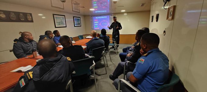 india_narrative's tweet photo. A team from Headquarters Sea Training (HQST) of #IndianNavy commenced Joint Operational Sea Checks & Safety Audit of #SouthAfricanNavy Frigate at Simon's Town South Africa in collaboration with SAN: @indiannavy
#INDefence #BridgesofFriendship @hci_pretoria https://t.co/QgVZxlp32V