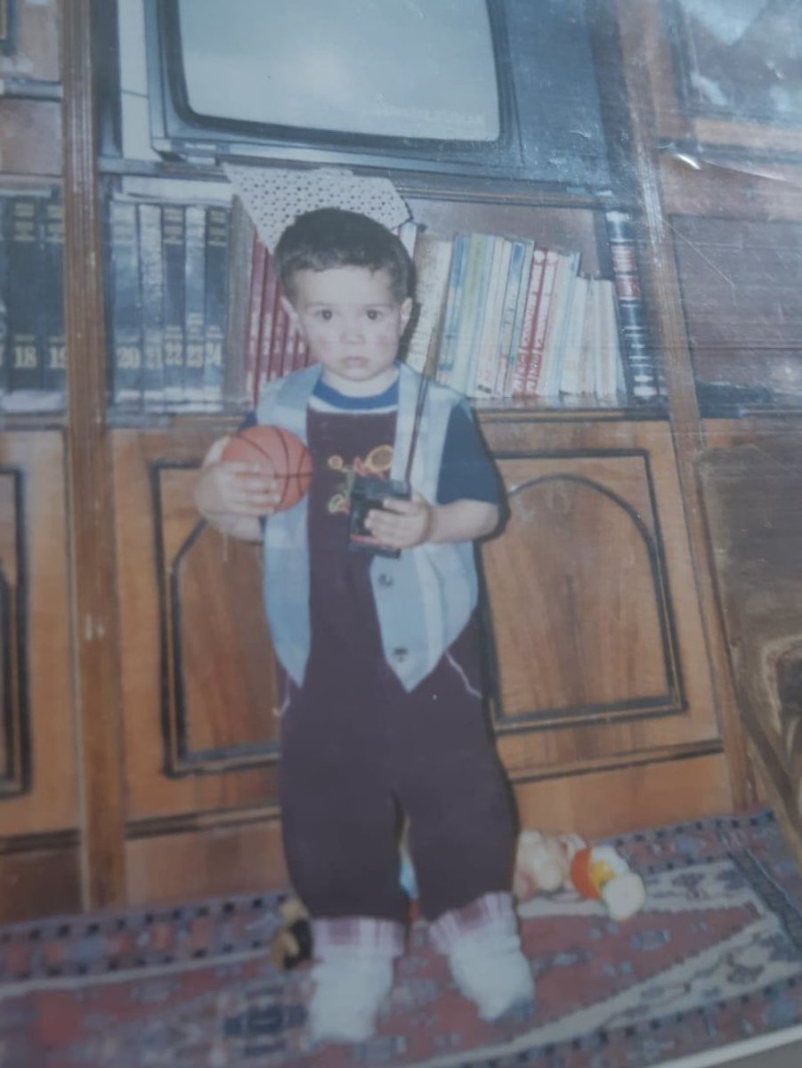 Sserkan423's tweet photo. Bir neslin fotoğraf arka planı 😅 https://t.co/TyCwcL0Md7