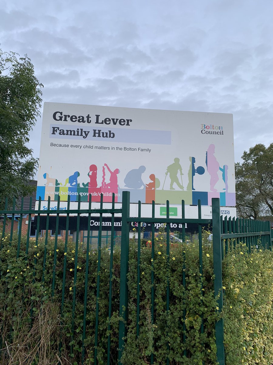 What a wonderful day at Great Lever Family Hub Launch Day. Families, professionals and Lofty the Lion! @Geraldi87478922 @BoltonTogether @BoltonStartWell @BoltonCVS #familyHubs
