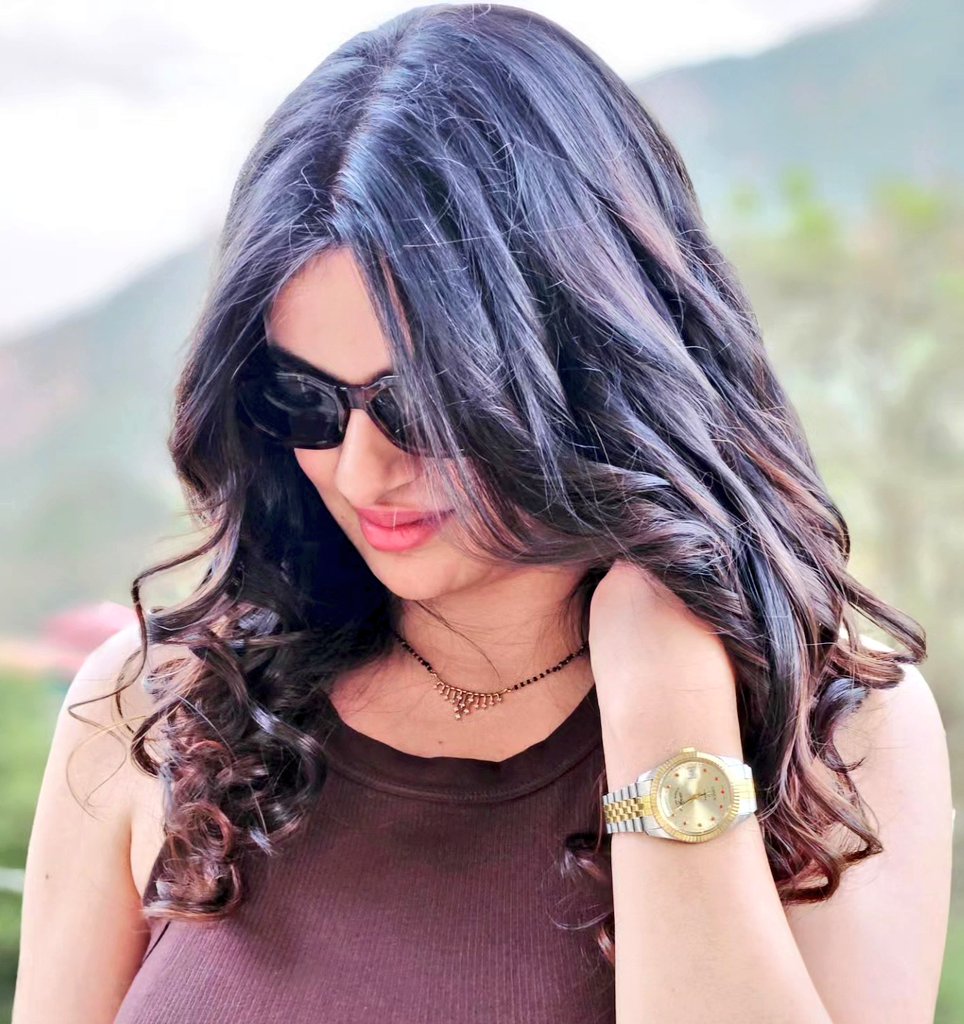 TheWatchDocs's tweet image. Nothing like a little birthday bling!
⌚: West End Sowar Prima, Day Date, Automatic movement with two tone bracelet.
#watchenthusiast #watchcouple #Thewatchdocs #westend #bling #birthdaypost #ootd #wotd #style