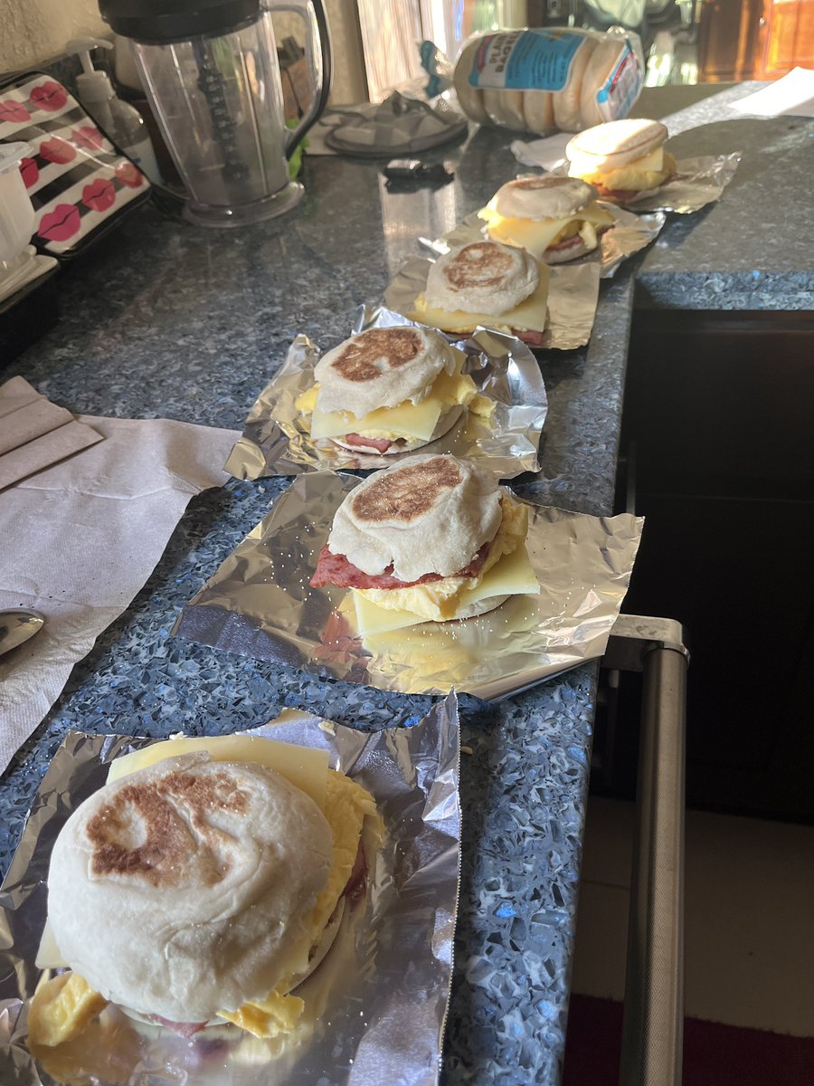 vikki 🐝 tweet media