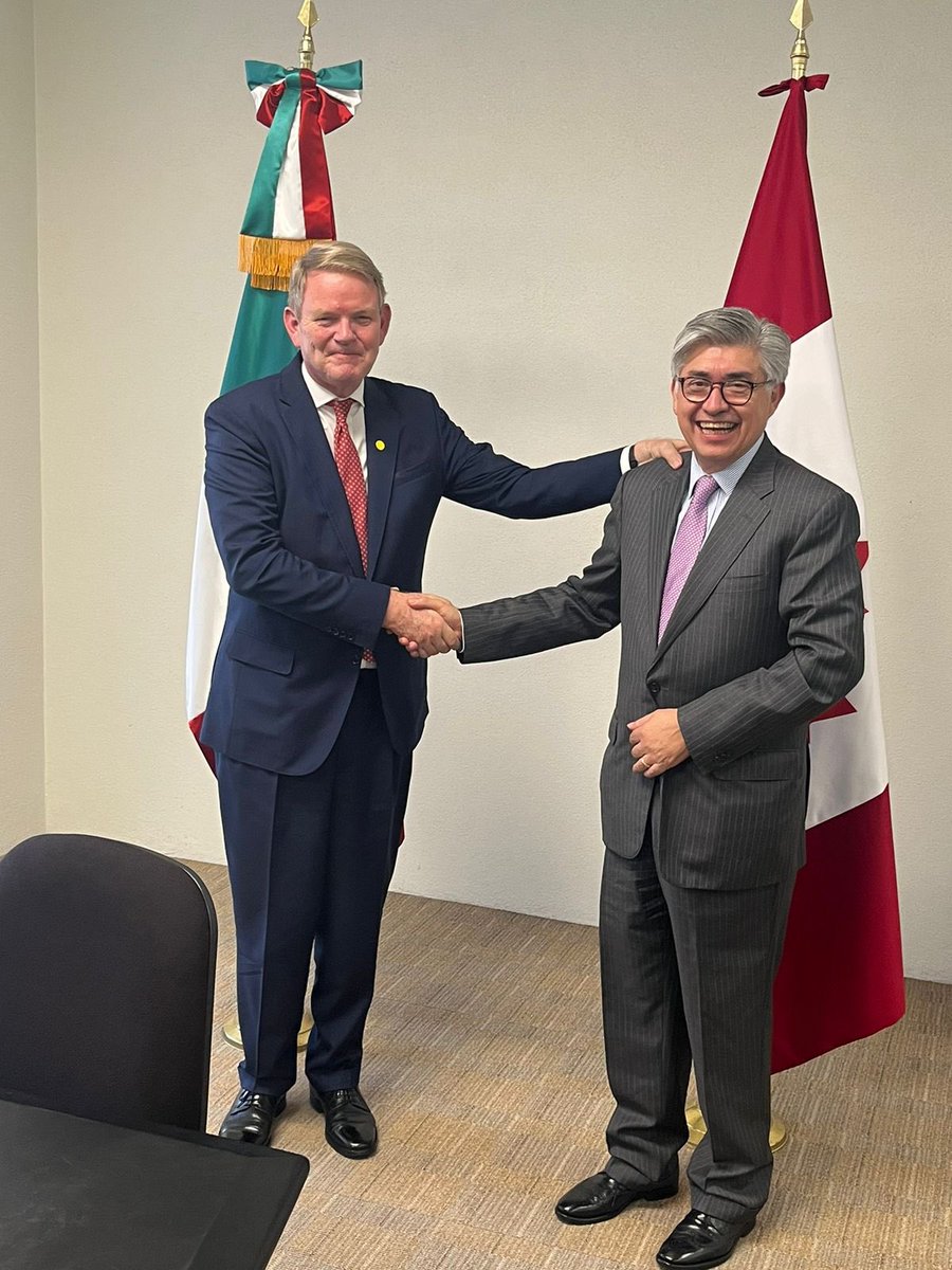 Recibí en la <a href="/SRE_mx/">Relaciones Exteriores</a> a <a href="/GClark_CA/">Graeme C Clark</a>, embajador de <a href="/EmbCanMexico/">Canadá en México</a>. Tuvimos una fructífera conversación sobre política exterior feminista, la agenda de derechos humanos , la lucha contra el racismo, etc.  La agenda multilateral es muestra de los lazos de amistad y cooperación  🇲🇽 🇨🇦