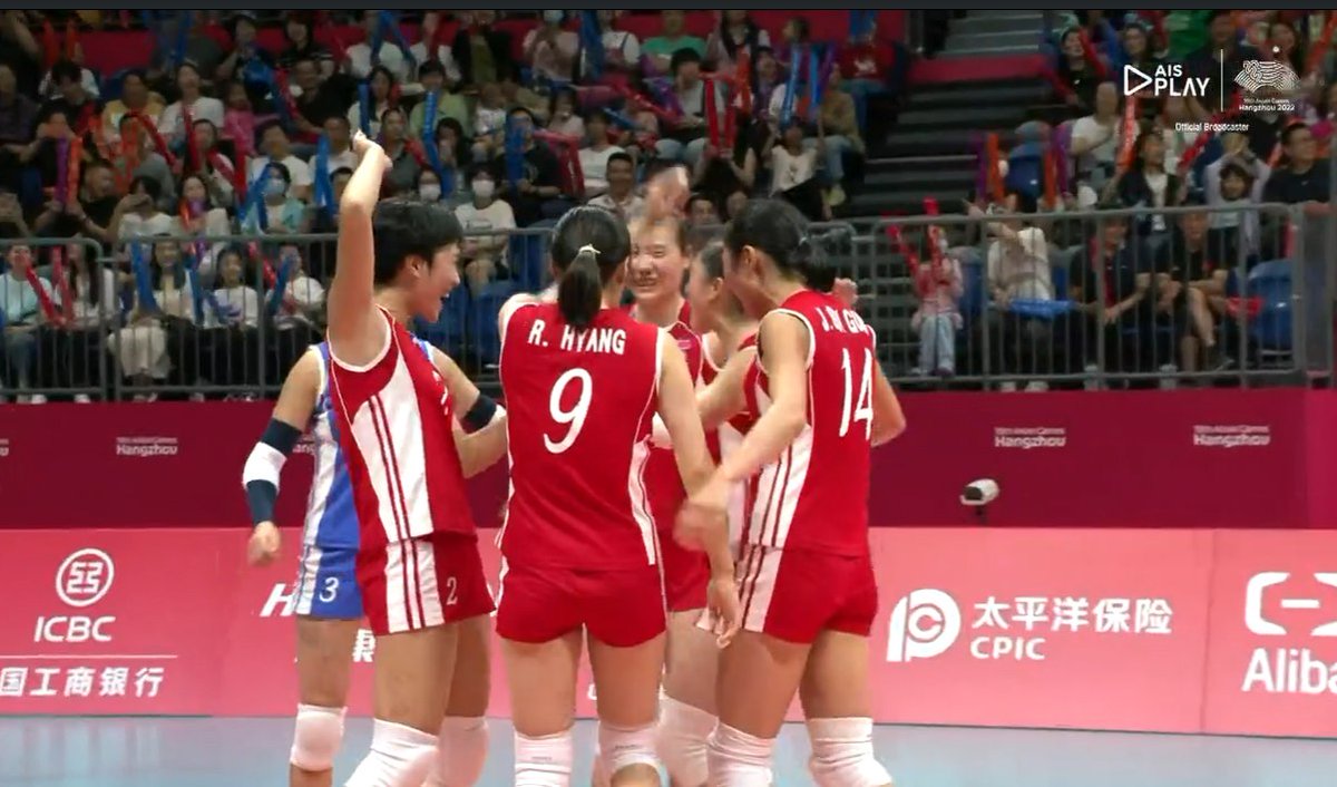MainStand2018's tweet photo. ก่อนดู #วอลเลย์บอลหญิง คู่ ไทย vs ญี่ปุ่น เย็นนี้ ใครว่างเปิดจอดูเลย ศึกแห่งสายเลือดเกาหลีเหนือ และ เกาหลีใต้ สู้กันมันหยด เซตแรกเกาหลีเหนือเอาชนะไปก่อน 25-19

#เอเชียนเกมส์ #เกาหลีเหนือ #เกาหลีใต้ #AsianGames https://t.co/tdbKsVKcNA