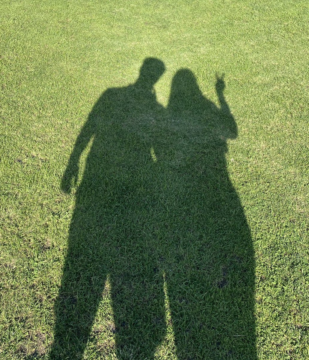 emiliolugoa's tweet photo. “Happy I’m alive at the same time as you” 🪐 https://t.co/wXWYXkxJLG