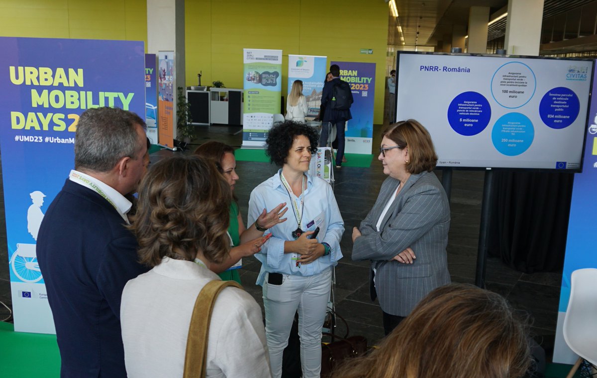 ICLEI_Europe's tweet photo. ICLEI Europe's Head of #SustainableMobility @AnaDragutescu at #UMD23 talking to 🇪🇺 Commissioner for Transport @AdinaValean together with the @CIVITAS_EU &amp; @CivinetRomania team about the importance of local networks for moving mobility forward! 🚵🚎 https://t.co/GUFaN9O2Qp
