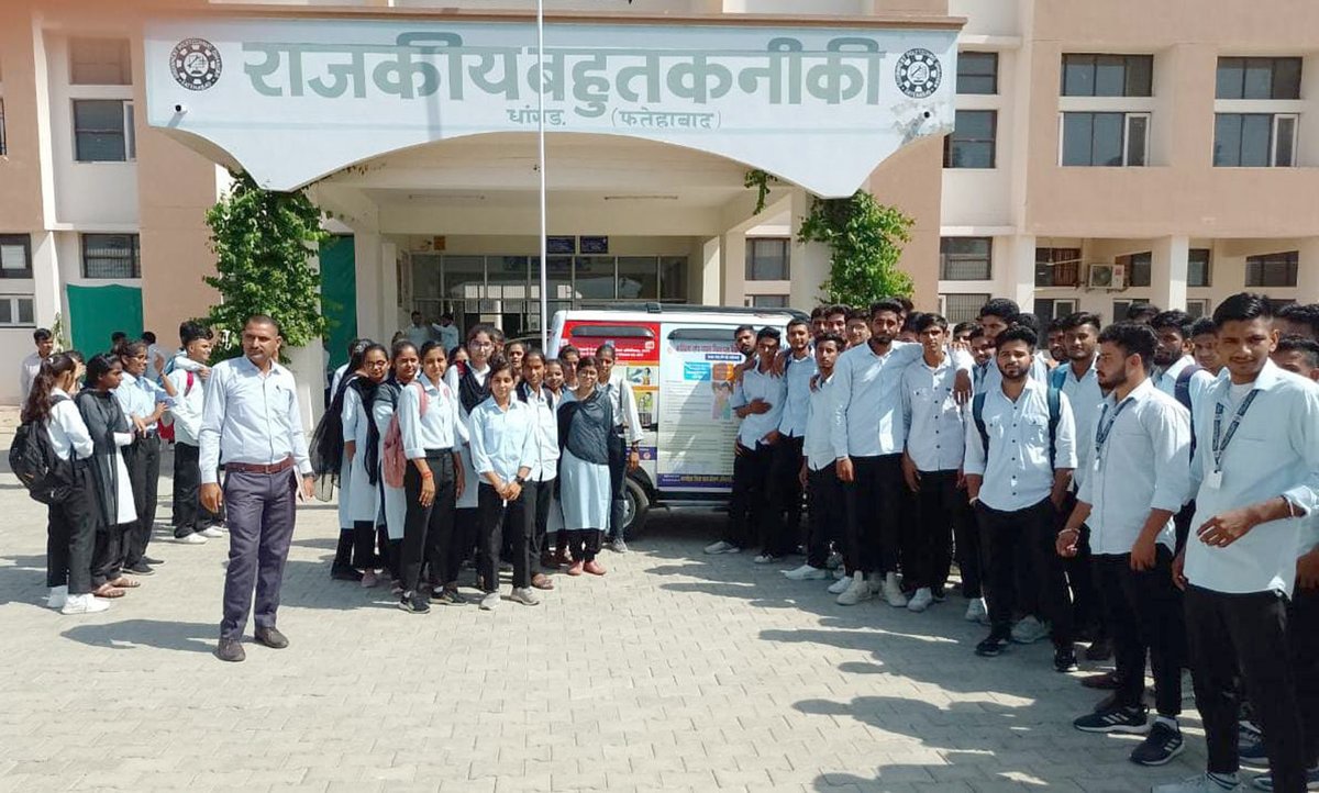 DIPROFatehabad's tweet image. जागरूकता वाहन के माध्यम से स्पॉन्सरशिप व फोस्टर केयर स्कीम बारे विद्यार्थियों व आमजन को किया जागरूक
@wcdhry के निर्देशानुसार बाल संरक्षण इकाई टीम ने भी नागरिकों को दी पोक्सो व जेजे एक्ट, एडॉप्शन आदि स्कीमों की जानकारी
@MinistryWCD @fatehabadpolice @KamleshDhanda1 @SurjeetBajia