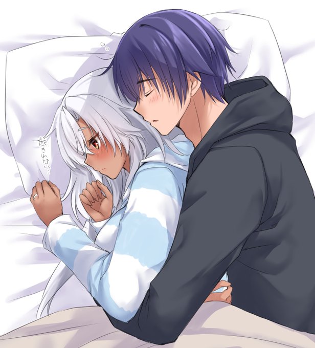 抱き枕にされるふわふわパーカー武蔵しゃん 