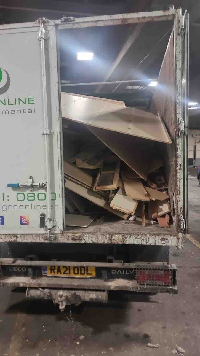 Multiple loads throughout the night…
• 24hr service 
• Full audit trail
• Flexible pricing
#waitandload #waste #wasteclearance #wastecollection #wastemananagement #wasterecycling #refurbishment #shopfit #retail