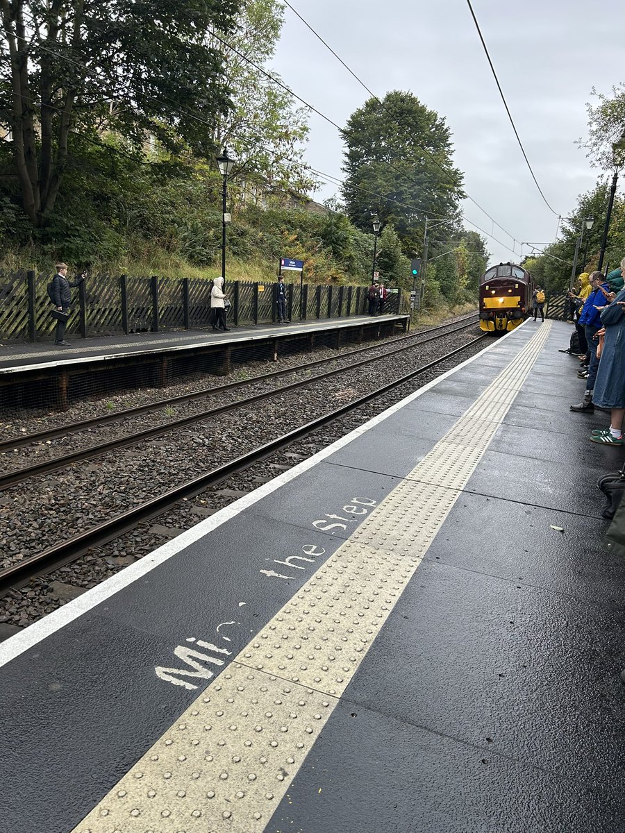 savea_tree's tweet photo. @networkrail any info on when this train will move? Been here 15 mins and making us all late at Saltaire Station https://t.co/tPzbJSPPoa