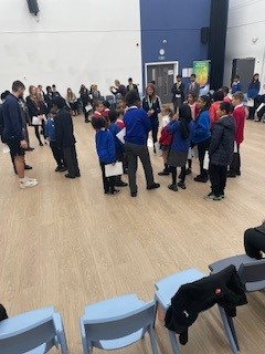 TMETrust's tweet photo. Yesterday our Student Executive Team met at @CastleMeadAcad. Primary and secondary children from all schools in our #Meadfamily sharing ideas and learning from each other. They showed such #collaboration and #courage in getting out of their comfort zone. https://t.co/UjI2VCyIYk