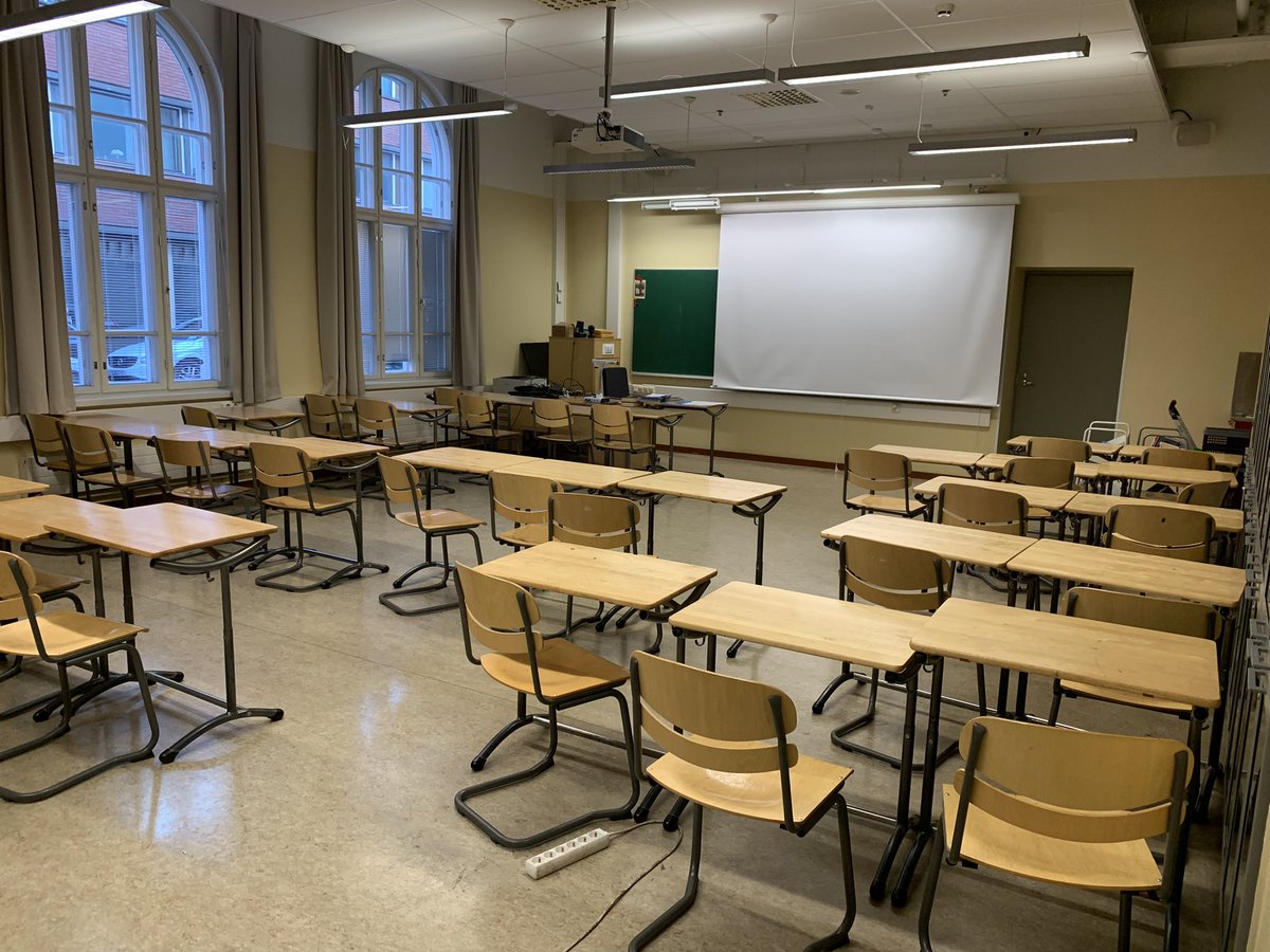 Aurinkoista maailman opettajien päivää! Kiitä opettajaa. Kiitä kollegaa, kiitä koulunjohtoa. He kasvattavat päivittäin tulevaisuuden toivoja. Opettaja ei valitse ketä hän opettaa, mutta opettaja valitsee, että hän opettaa kaikkia niin hyvin kuin mahdollista ❤️