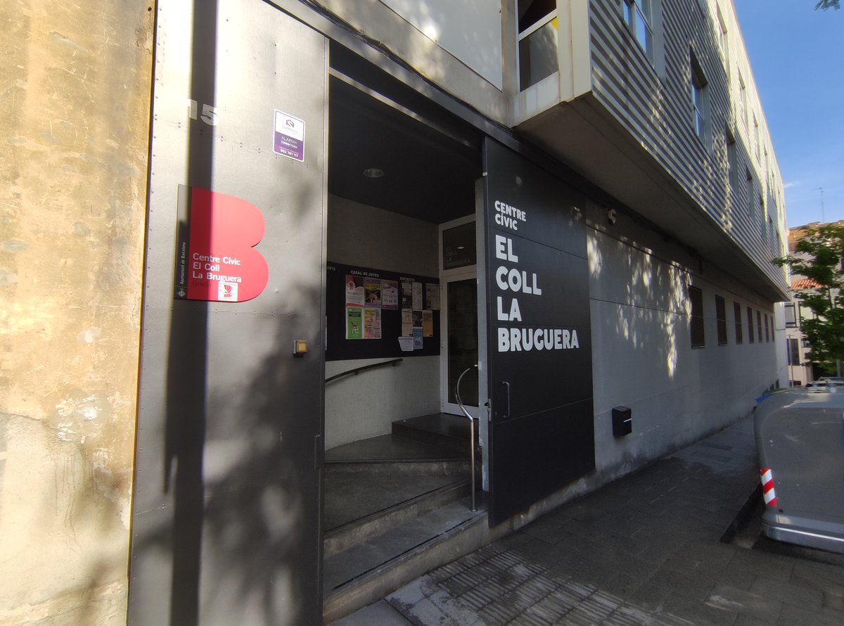 CcivicsBCN's tweet photo. 🗨️ La conversa "De la Bruguera obrera fins a la @coop_57" al #CCElColl amb membres de la lluita obrera de l'editorial, explica l'acomiadament dels treballadors i la creació d'una cooperativa destinada a concedir préstecs de projectes d'economia social. 👉 https://t.co/WCcJNPB7yg https://t.co/yPX1soJV2E