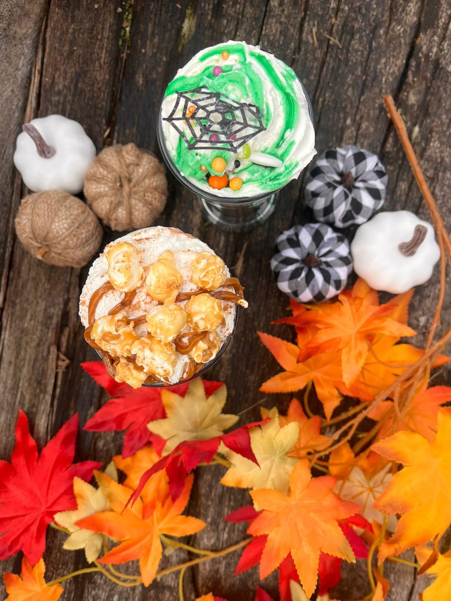 🍂🤩New Seasonal Drinks🤩🍂 🧙‍♀️ Witches Brew Hot Chocolate with a generous swirl of fresh cream, & drizzled with delicious mint syrup. 😋 🍿Toffee Popcorn Hot Chocolate, served with fresh cream & mouthwatering toffee syrup. The ultimate comfort in a cup! 😊 #Autumn #ParcSlip