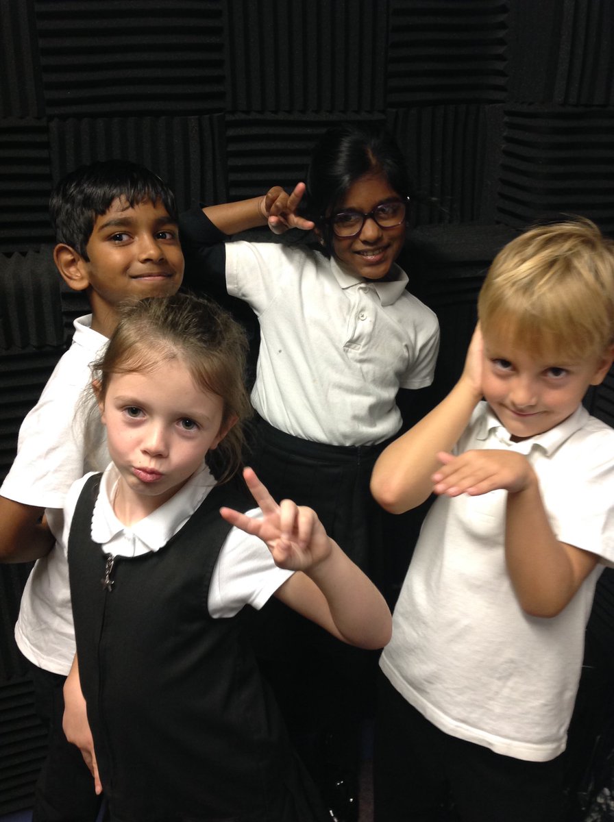 Tune in for 2JE’s Morning Show at 8:45am. Bringing you all the brightness to start your Thursday! standrews.broadcast.radio #schoolradio #SAPSHappy