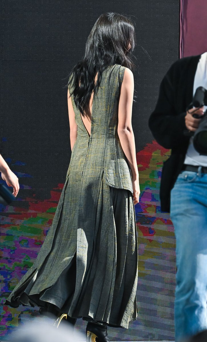 kim dami is the next fashion girl to look forward to!! after her gorgeous red bottega veneta look in fashion week now she's sporting another fw23 look at #BIFF2023