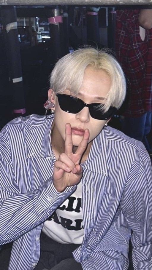 in_diamondlife's tweet photo. post u and ur two favs and let people decide who u look good w/

Parang okay naman both https://t.co/WZUVAFYSi9