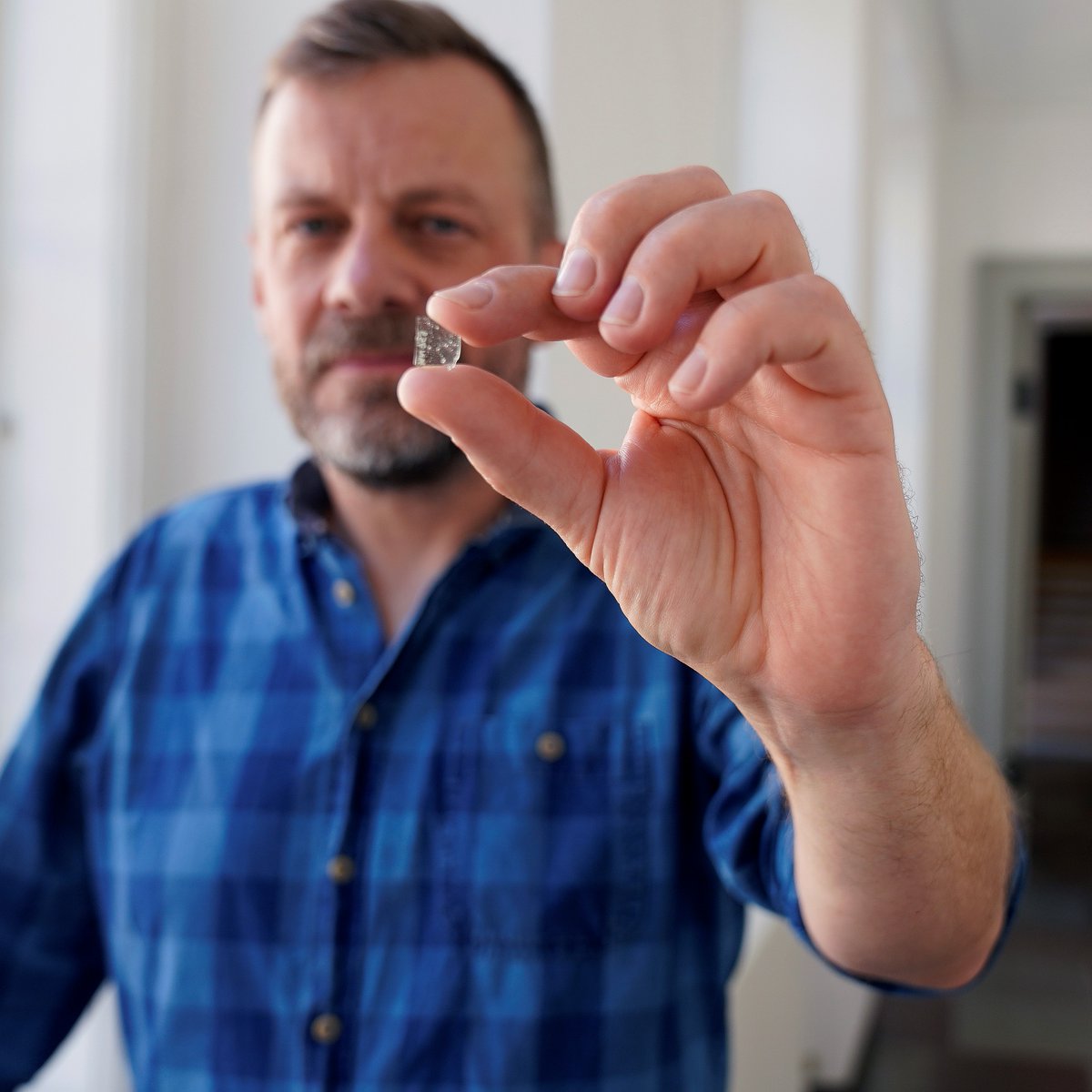 Nationalmuseet's tweet photo. Vi har fået ny indsigt i vikingetiden. De havde simpelthen glasvinduer!
Den luksus troede vi først kom til landet med middelalderens borge og kirker. Men vikingerne var altså lidt længere fremme - og mere sofistikeret.
https://t.co/XtNVoWdONs
#vikinger #dkforsk #dkmedier https://t.co/by6LwTgpM4