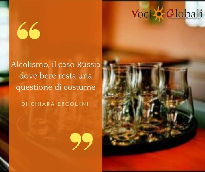 L’#alcol è un grave problema sociale in #Russia. Il suo consumo è ancora percepito come la norma, è spesso il rifugio nelle situazioni di disagio più acuto, ed è spesso promosso sui media. Di Chiara Ercolini 👇 tinyurl.com/25nev5b2 #alcolismo #dipendenze #salute #vodka