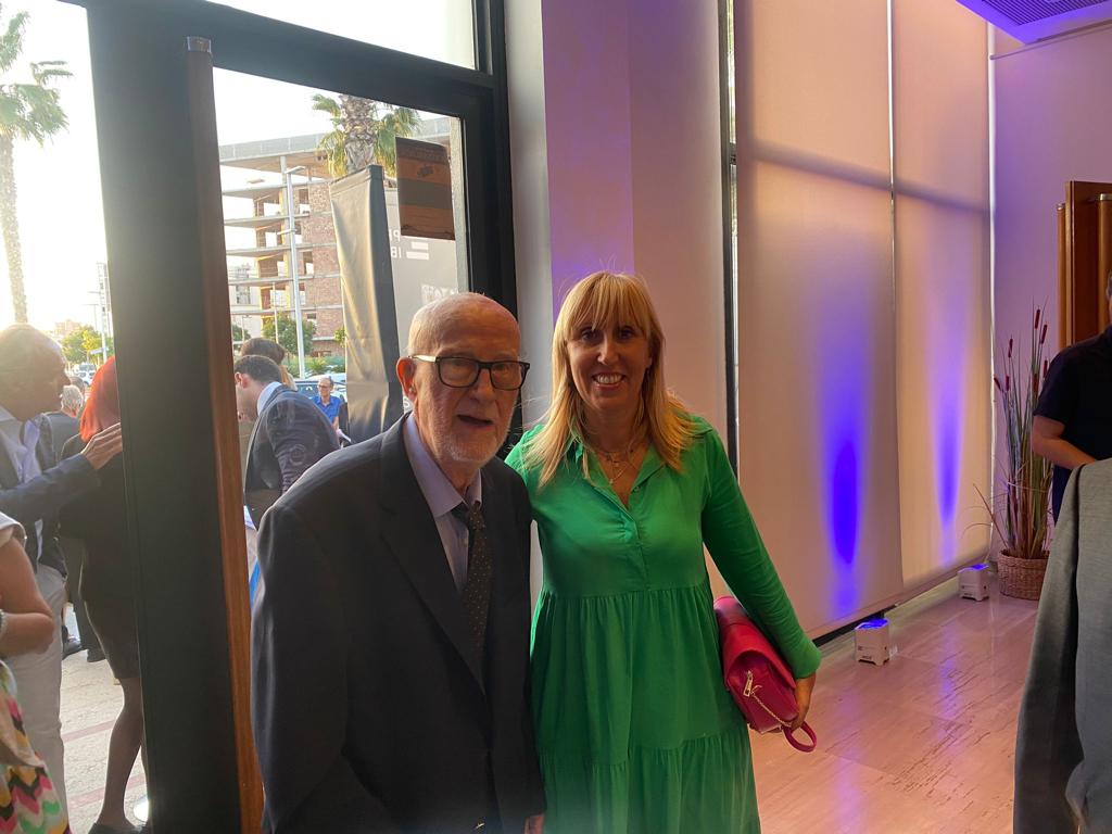 AjFelanitx's tweet image. 📸 Premis @diariomallorca. Guardonats Gabriel Barceló, cofundador i president d&apos;honor del Grup Barceló i Mariona Caldentey ( @mariona8co ) pel seu palmarès i empenta al futbol femení.
👏 L&apos;enhorabona a les persones guardonades i en especial a les felanitxeres. #orgullfelanitxer