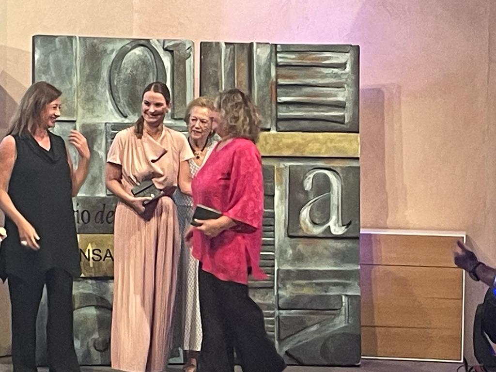 AjFelanitx's tweet image. 📸 Premis @diariomallorca. Guardonats Gabriel Barceló, cofundador i president d&apos;honor del Grup Barceló i Mariona Caldentey ( @mariona8co ) pel seu palmarès i empenta al futbol femení.
👏 L&apos;enhorabona a les persones guardonades i en especial a les felanitxeres. #orgullfelanitxer