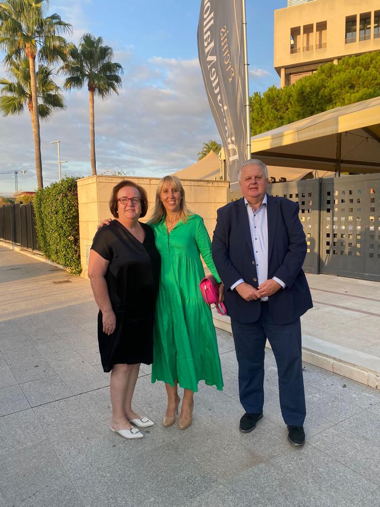 AjFelanitx's tweet image. 📸 Premis @diariomallorca. Guardonats Gabriel Barceló, cofundador i president d&apos;honor del Grup Barceló i Mariona Caldentey ( @mariona8co ) pel seu palmarès i empenta al futbol femení.
👏 L&apos;enhorabona a les persones guardonades i en especial a les felanitxeres. #orgullfelanitxer