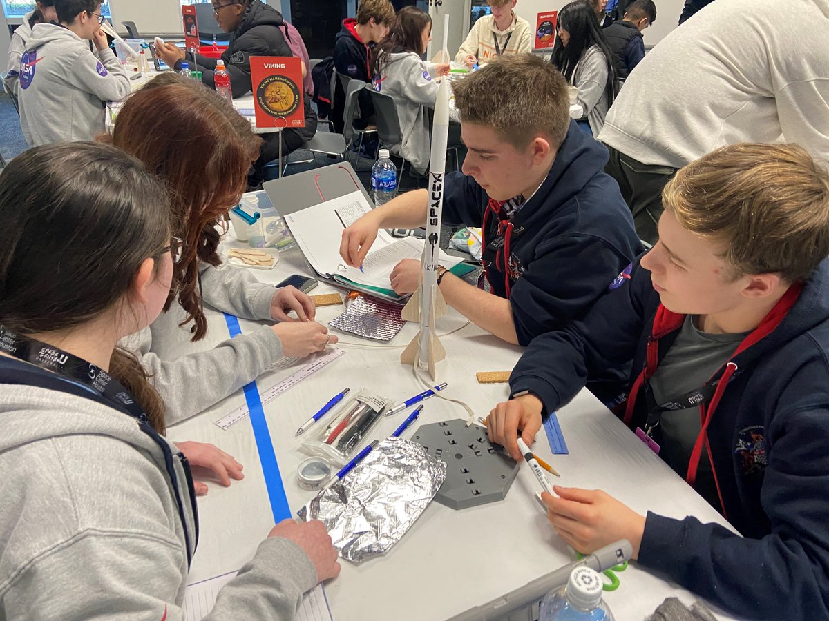 VisionsEduc's tweet photo. It is #worldspaceweek2023 How would you like to meet a NASA astronaut, experience weightlessness or construct a rocket under the supervision of the NASA Space U team?
Then EuroSpace Belgium and NASA's Space Center Houston awaits your next school trip. https://t.co/Vd4BgXGZ2o https://t.co/4vGYn4xDFo