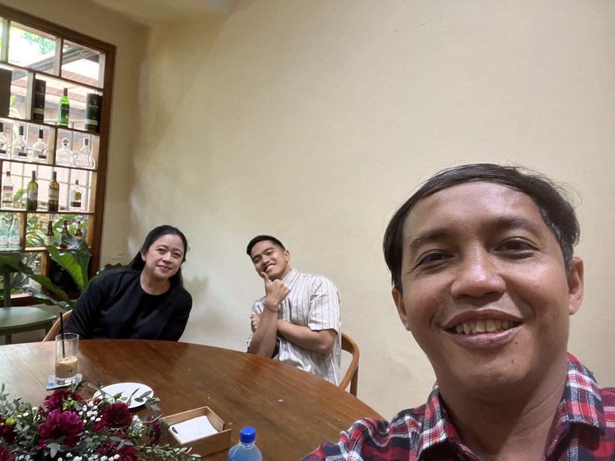 Masih berlangsung pertemuan Mas Kaesang dan Mbak Puan🇮🇩