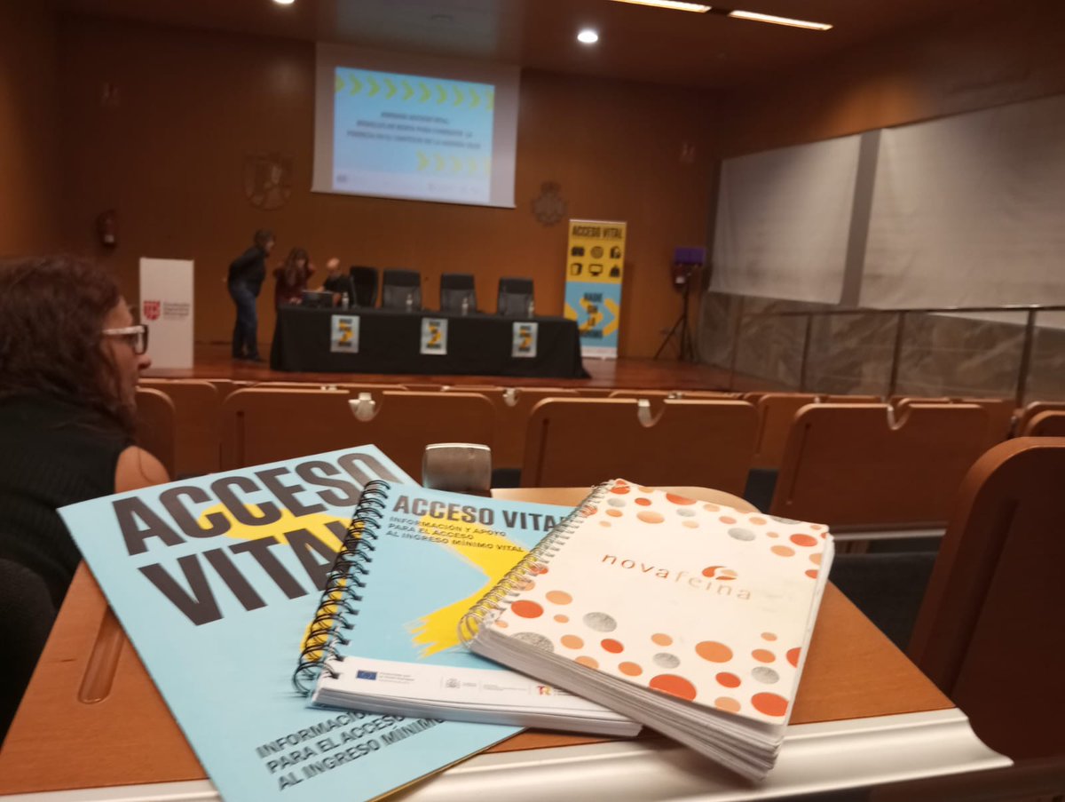 novafeina's tweet photo. Preparades per a la jornada Acceso vital de @xarxaeapncv https://t.co/hBmYoP5y3i
