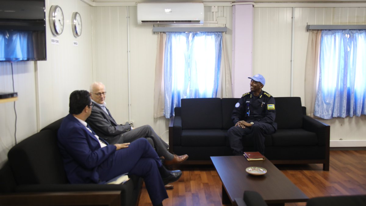 Le 04/10, le Chef @UNPOL#MINUSCA a eu 1 rencontre de courtoisie avec le Directeur @SSR #OROLSI M. Daniel Prins. Ils ont échangé sur la coopération et la coordination entre @UNPOL et @SSR et les moyens capables de synchroniser et renforcer davantage cette coopération