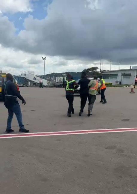MathiasMpuuga's tweet photo. The cowardly regime has arrested our President upon arrival at Entebbe Airport.
We set out to receive him today, but the panicky regime security  could not even allow him into immigration.
We follow up for his safety.
#BobiWineReturns https://t.co/GQWoZktOCW