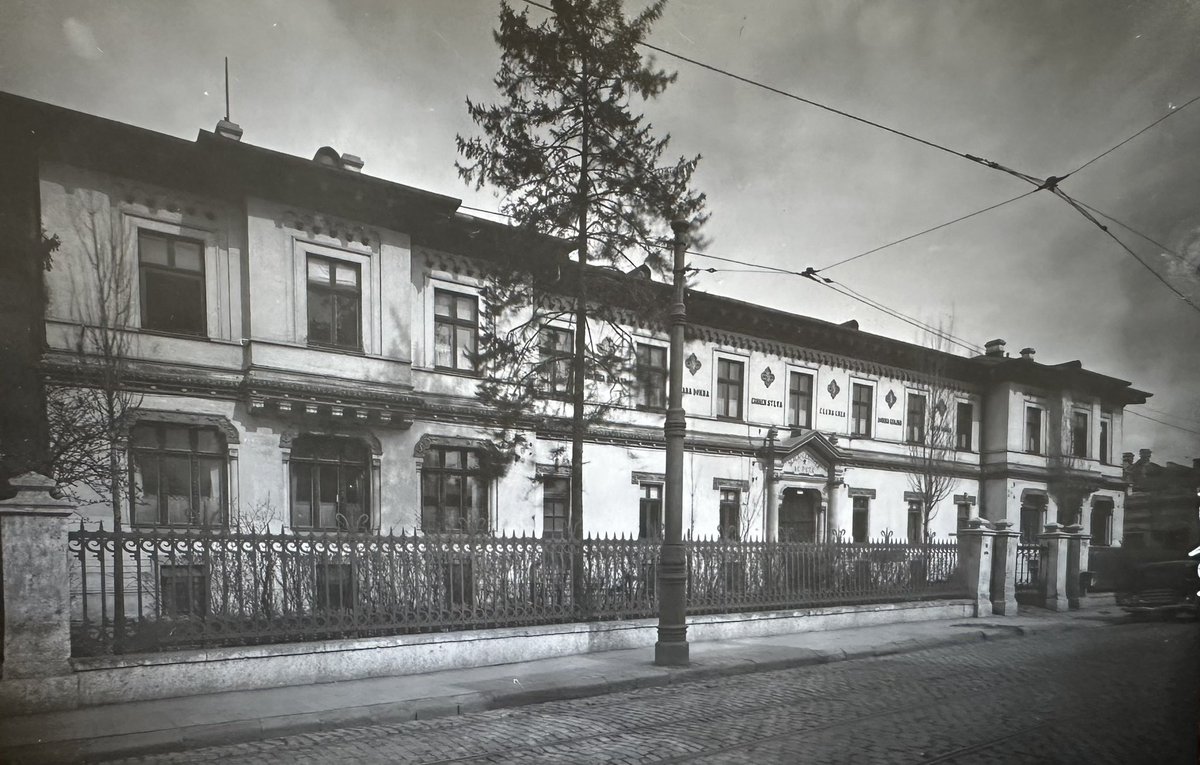 Today we celebrate World Teacher’s Day✒️
📸Central School, Bucharest, Butak, 1952, INP archive