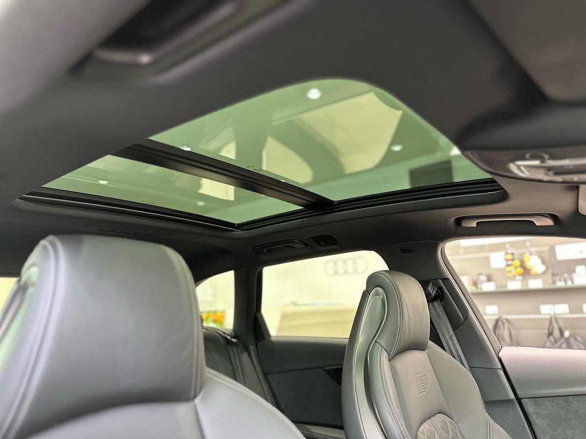 AudiMeguro's tweet photo. 展示車のご���介🚗
『Audi S4 Avant』を展示中です✨

ﾀﾞｲﾅﾐｯｸで躍動感の溢れる洗練されたﾃﾞｻﾞｲﾝ。

最高出力260kW(354PS)
最大トルク500Nm(51kgm)を誇る
3.0ℓ V6ターボエンジン搭載。

人気ｵﾌﾟｼｮﾝ ﾊﾟﾉﾗﾏｻﾝﾙｰﾌが装備されたお車です。

#audi #s4 #avant #v6 #quattro https://t.co/T5yOqvlKvI