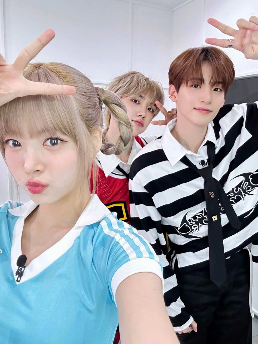 eunchae_diary's tweet photo. #은채의스타일기
덩구즈 SBN과의 어색 뿜뿜 인터뷰‼️
오늘 저녁 7시에 만나요👋

@le_sserafim
@CRAVITYstarship

#HONGEUNCHAE #홍은채 #Studiok
#크래비티 #CRAVITY #정모 #성민 #JUNGMO #SEONGMIN

COMING SOON⬇️
https://t.co/SXHxO8NeW2 https://t.co/9Pj6e2qYL7