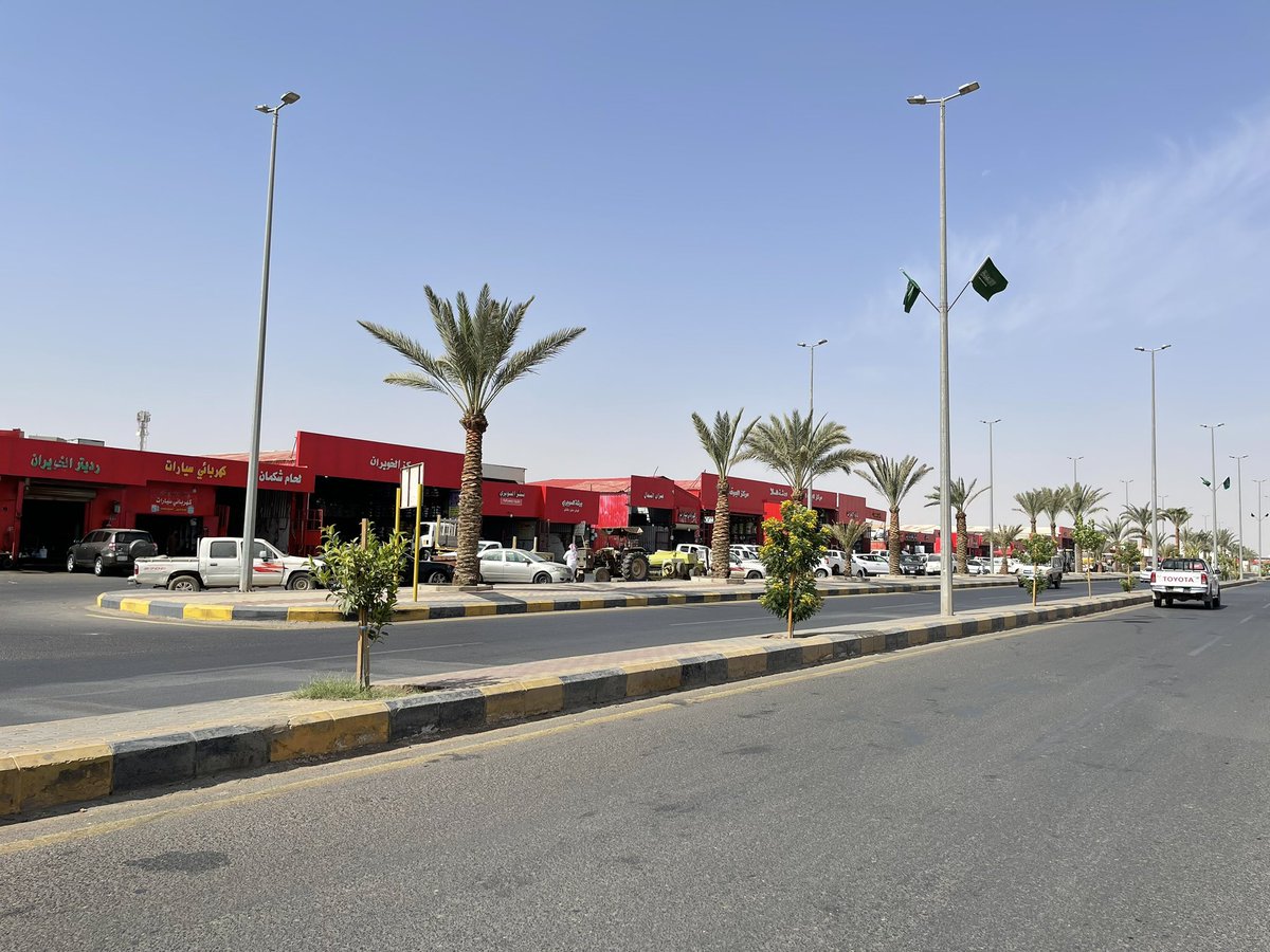 أعتقد أنه حان الآن أكثر من أي وقت مضى نقل "صناعية طبرجل" و "محلات بيع المواد الزراعية" بطبرجل إلى خارج المحافظة، خصوصاً بعد التوسعات والأعمال التطويرية والجمالية التي تشهدها طبرجل وتجري على قدمٍ وساق منذ أشهر . واستثمار هذه المواقع بمشاريع تنموية، أو سكنية تخدم المجتمع.