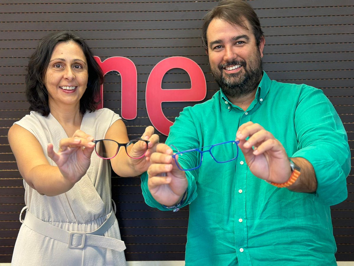 🤓"La miopía aparece cada vez antes, x el abuso de móviles 📱 

👓 "Cuando abrí la óptica, lo normal era tener miopía a los 17/18 años, ahora aparece en niños de 5/6

👁️ "Tb se está adelantando la presbicia y las 'gafas de cerca'

📻 13.10h <a href="/RTVE_Ext/">RTVE Extremadura</a>
Entrevista <a href="/mjbalanzategui/">MARIO BALANZATEGUI</a>